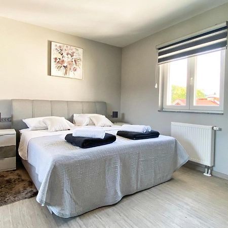 Apartmani Fenestra Оточац Экстерьер фото