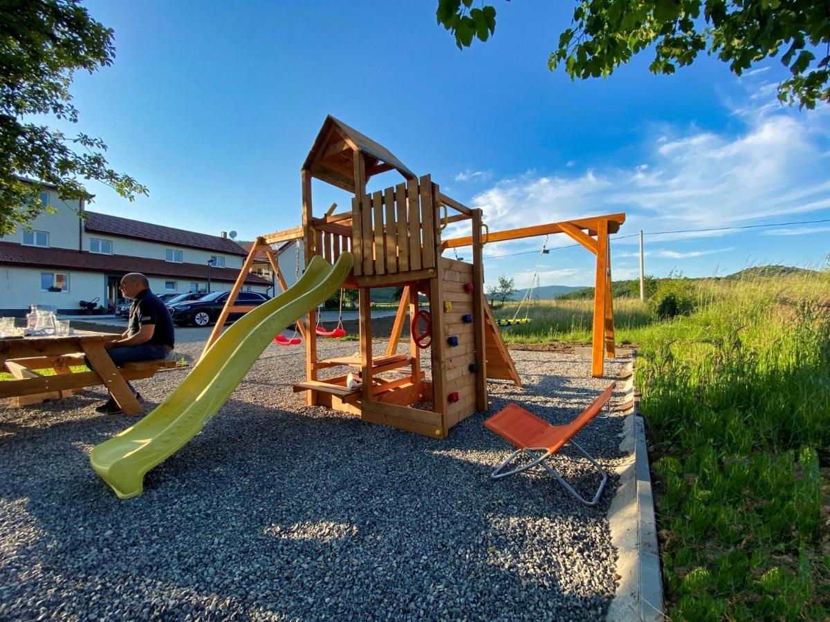 Apartmani Fenestra Оточац Экстерьер фото
