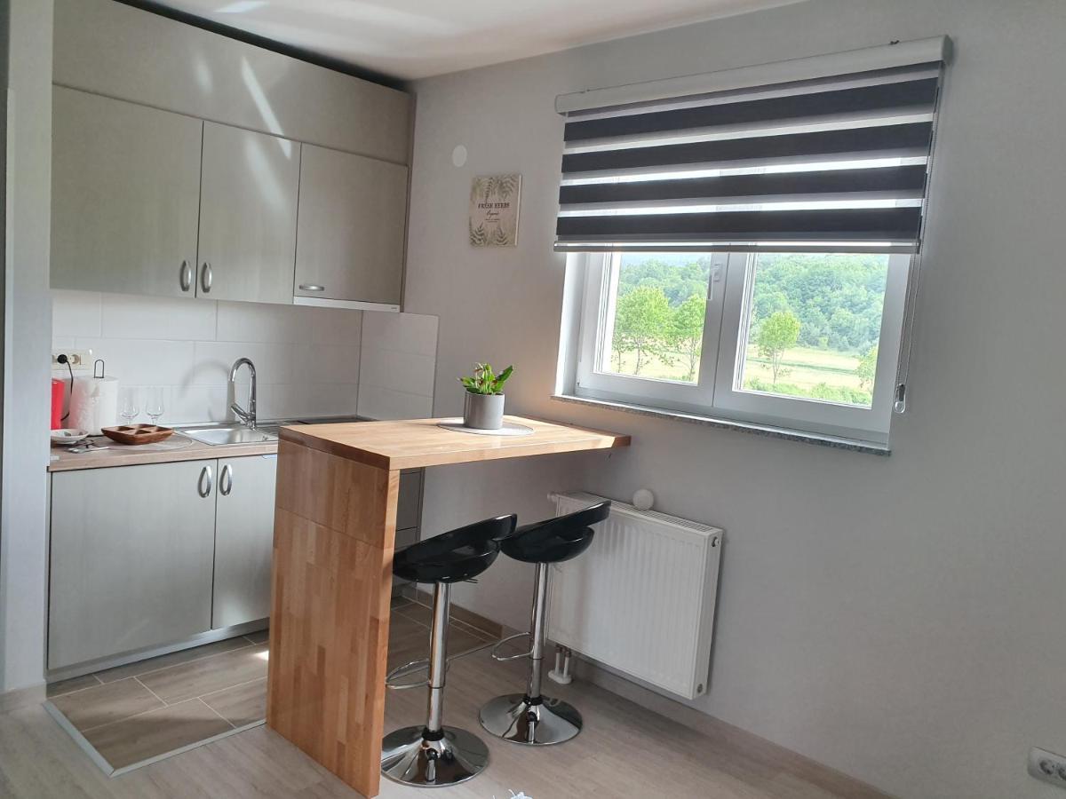 Apartmani Fenestra Оточац Экстерьер фото