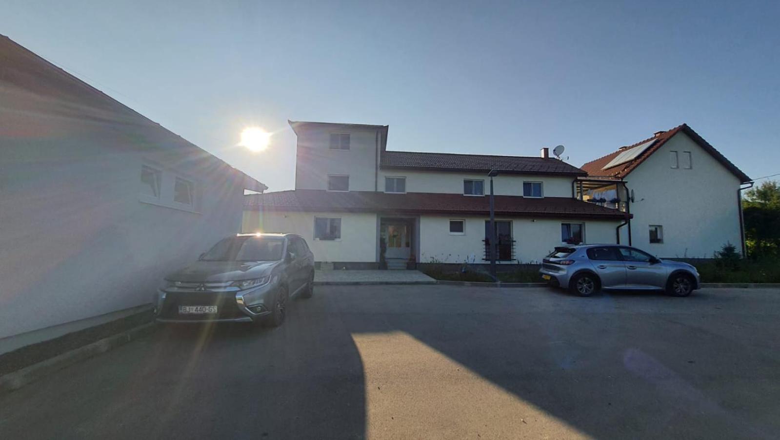 Apartmani Fenestra Оточац Экстерьер фото